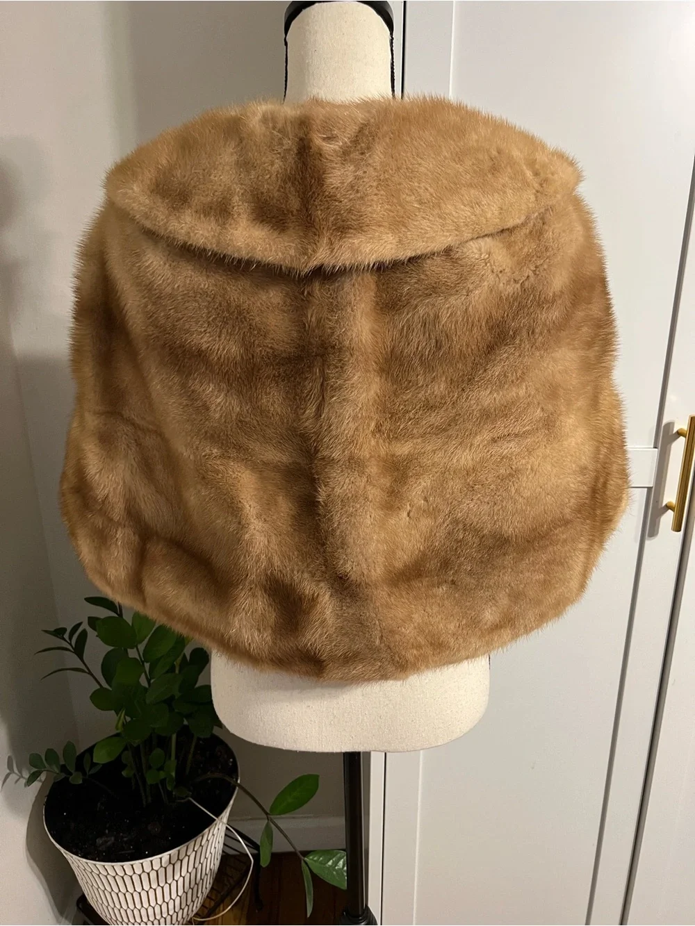 Vintage Luxurious Faux Fur Tan Shoulder Wrap